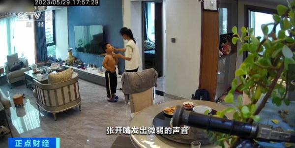 惊险！弟弟异物卡喉，姐姐用这个方法成功施救