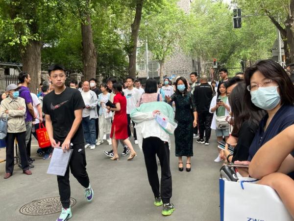 高考首日,多图直击!加油,长春学子 高考首日,多图直击!加油,长春学子