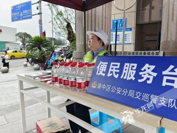 提笔上场，少年加油！重庆高考首日现场→