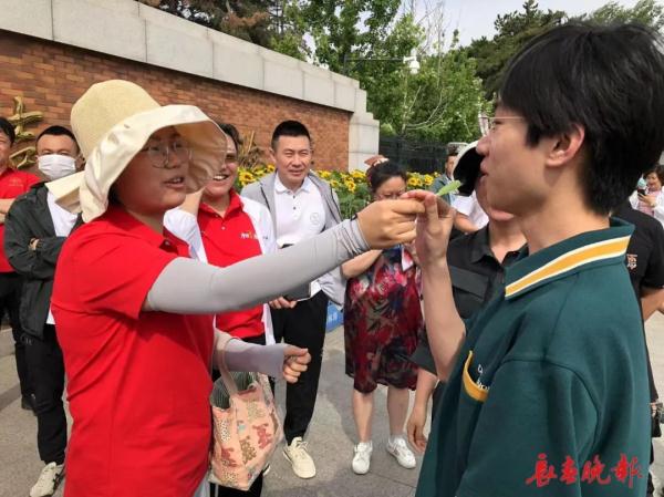 高考首日,多图直击!加油,长春学子 高考首日,多图直击!加油,长春学子