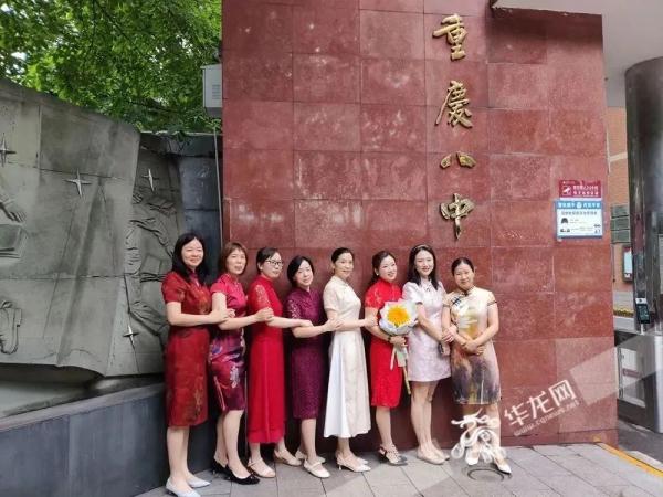 提笔上场，少年加油！重庆高考首日现场→