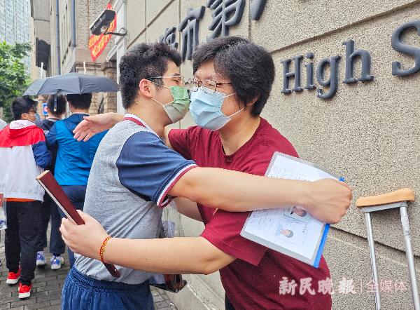 2023年上海高考作文题来啦！你会怎么写？高考首日现场直击→