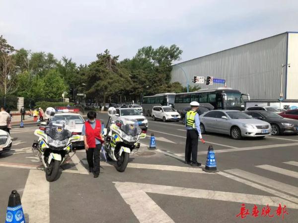 高考首日,多图直击!加油,长春学子 高考首日,多图直击!加油,长春学子