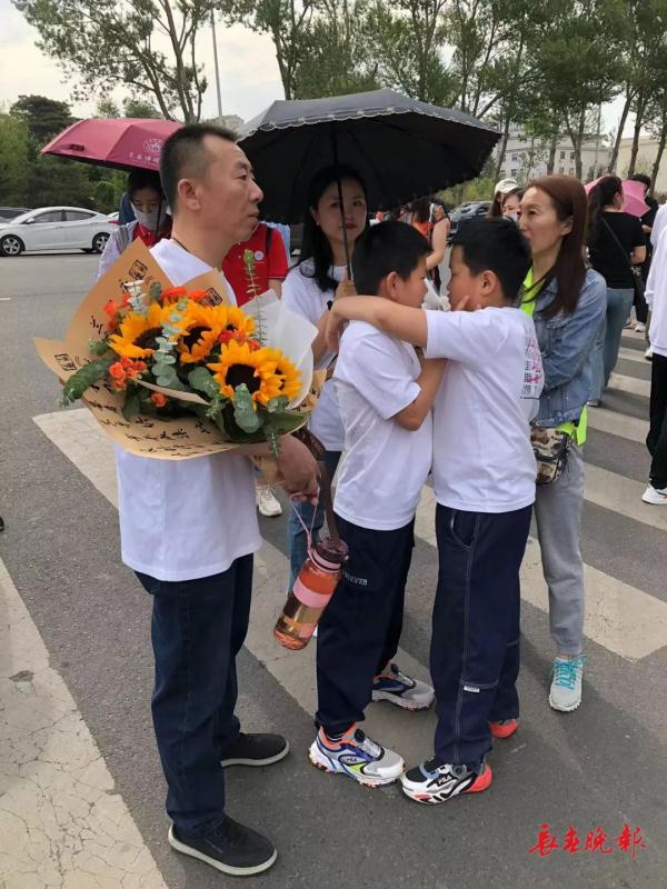 高考首日,多图直击!加油,长春学子 高考首日,多图直击!加油,长春学子