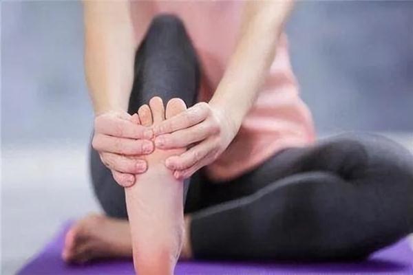 双脚是全身疾病“放大镜”！行气血、联脏腑、通内外，用好双脚百病消