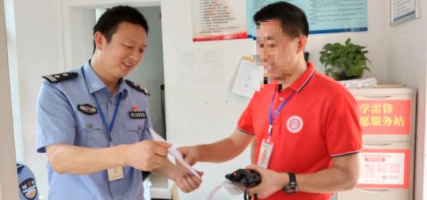 22公里,长沙交警铁骑送证使出“洪荒之力”! 22公里,长沙交警铁骑送证使出“洪荒之力”!