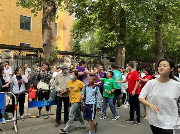 高考首日,多图直击!加油,长春学子 高考首日,多图直击!加油,长春学子