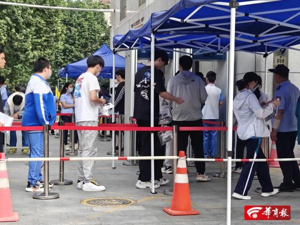 加油，少年的你！记者带你直击西安多个高考考点→