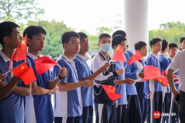 2023年广东高考作文题出炉！多图直击深圳高考现场→