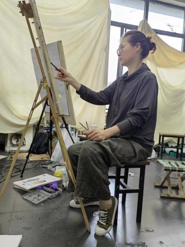 49岁妈妈参加高考如愿上大学,与同学相差近30岁 49岁妈妈参加高考如愿上大学,与同学相差近30岁