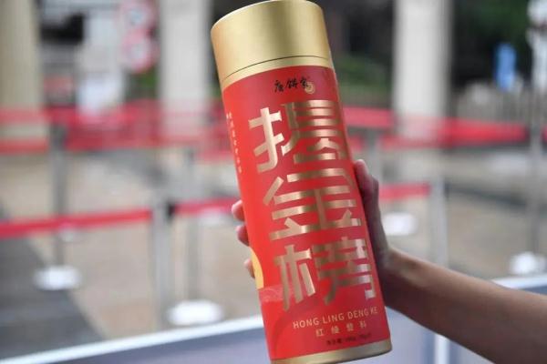 好险!考生忘带准考证,民警紧急协调!多图直击高考首日现场→ 好险!考生忘带准考证,民警紧急协调!多图直击高考首日现场→