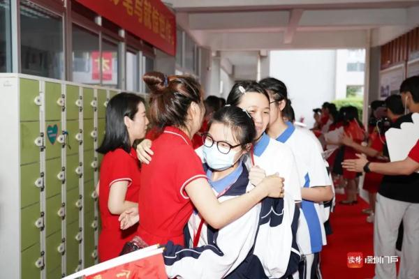 2023年广东高考作文题出炉！多图直击深圳高考现场→