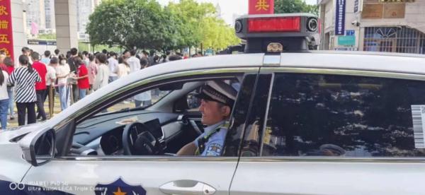 22公里,长沙交警铁骑送证使出“洪荒之力”! 22公里,长沙交警铁骑送证使出“洪荒之力”!