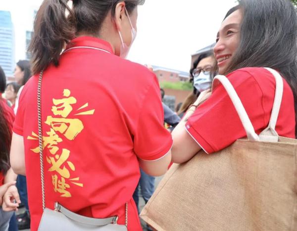 好险!考生忘带准考证,民警紧急协调!多图直击高考首日现场→ 好险!考生忘带准考证,民警紧急协调!多图直击高考首日现场→