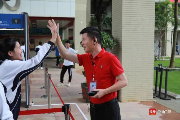 2023年广东高考作文题出炉！多图直击深圳高考现场→