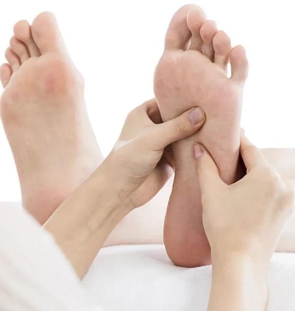 双脚是全身疾病“放大镜”！行气血、联脏腑、通内外，用好双脚百病消