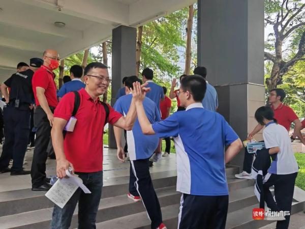2023年广东高考作文题出炉！多图直击深圳高考现场→