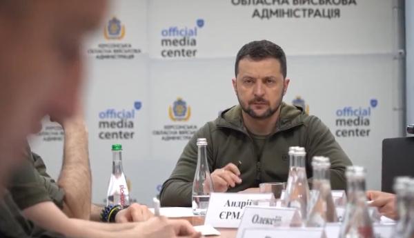 乌克兰媒体:“炸坝”事件后,泽连斯基到访赫尔松地区,召开会议 乌克兰媒体:“炸坝”事件后,泽连斯基到访赫尔松地区,召开会议