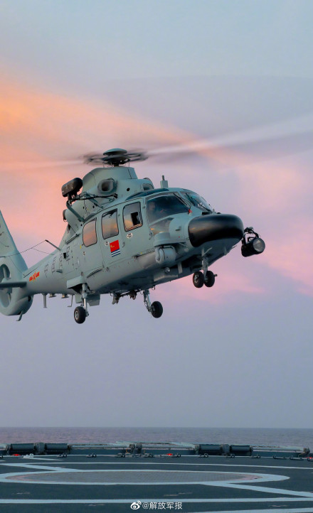 舰载直升机海上飞行训练