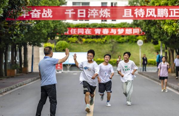 新华视点｜2023年高考作文题，折射出哪些语文教育新趋势？