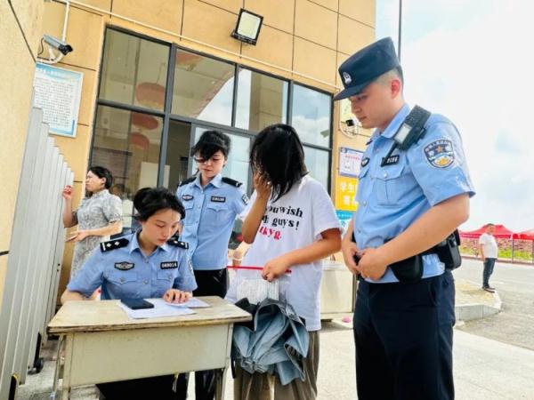 “我的学生守护我的学生！”