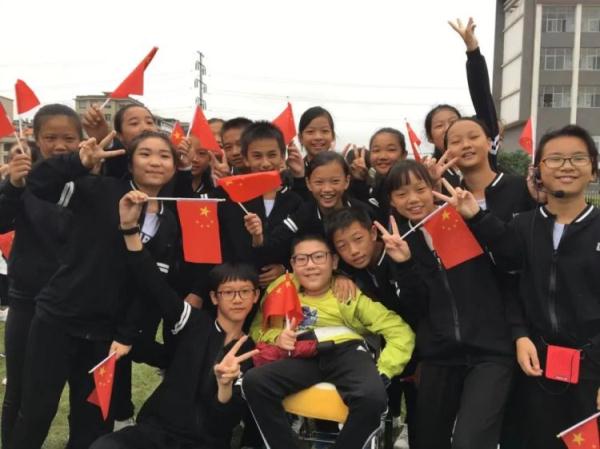 渐冻症男孩乘轮椅“圆梦”高考,学习让他很开心…… 渐冻症男孩乘轮椅“圆梦”高考,学习让他很开心……
