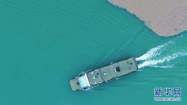 长江乌江交汇处形成“鸳鸯锅”景观