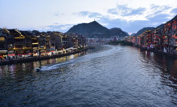 贵州镇远古城夜色迷人