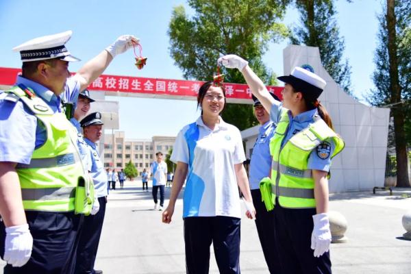 直击高考现场！这些场面太暖了！