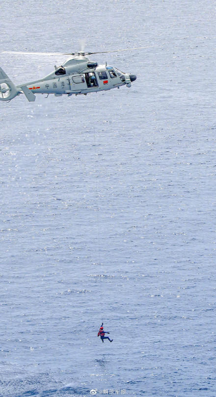 舰载直升机海上飞行训练