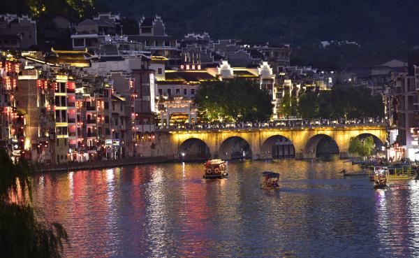 贵州镇远古城夜色迷人