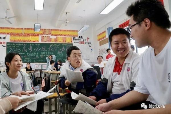 一个人的特殊考场!不落下任何一位追梦的考生 一个人的特殊考场!不落下任何一位追梦的考生