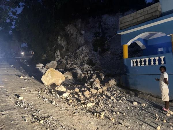 海地发生5.7级地震!已致40人死伤! 海地发生5.7级地震!已致40人死伤!