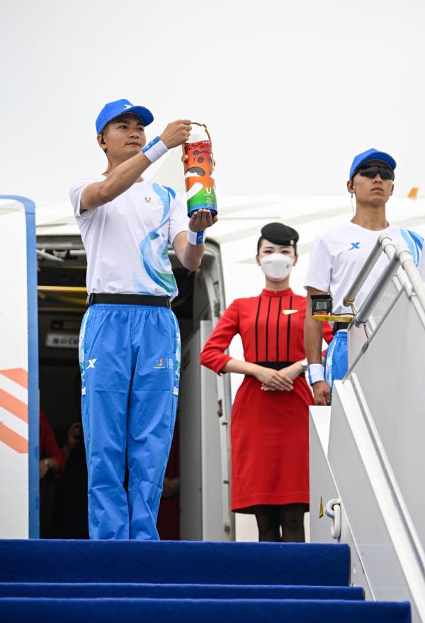 第31届世界大学生夏季运动会火炬传递启航仪式举行 第31届世界大学生夏季运动会火炬传递启航仪式举行