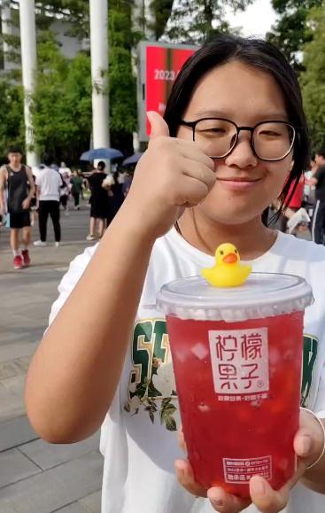 高考结束！这些画面令人想笑又想哭
