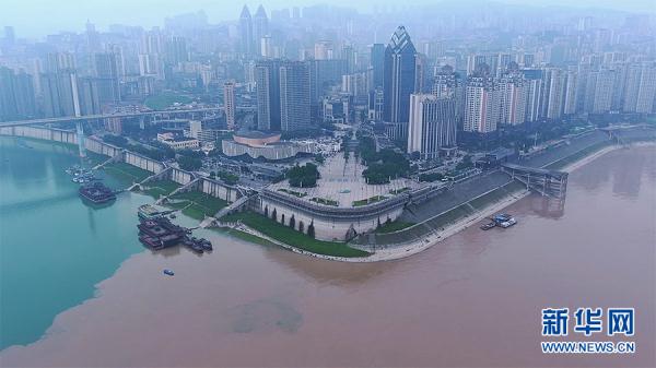 长江乌江交汇处形成“鸳鸯锅”景观