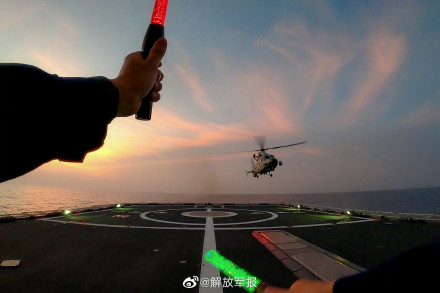 舰载直升机海上飞行训练