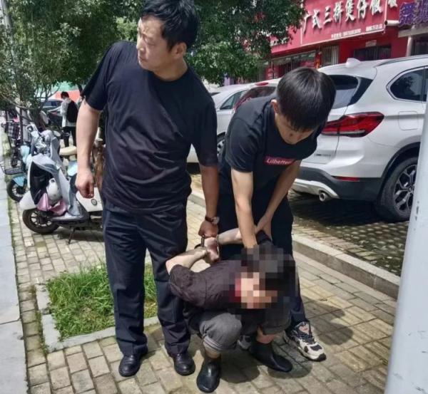 短短5秒,刚好被拍下! 短短5秒,刚好被拍下!