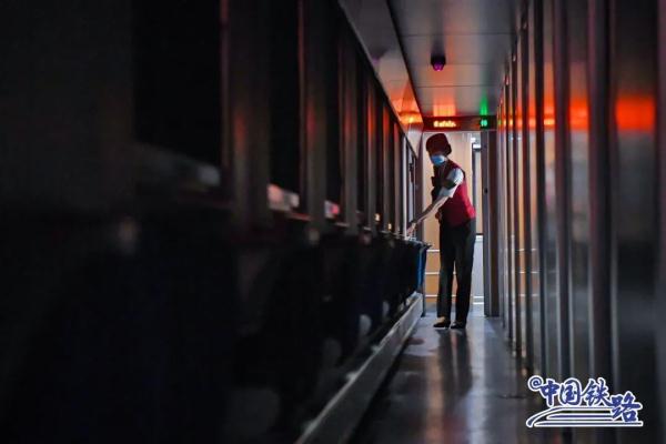 夜间运行的复兴号动卧，有什么不一样？