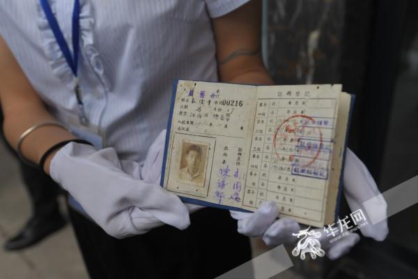 全国高校首个国家级数字档案馆揭牌 袁隆平“追星”学生证首公开 全国高校首个国家级数字档案馆揭牌 袁隆平“追星”学生证首公开