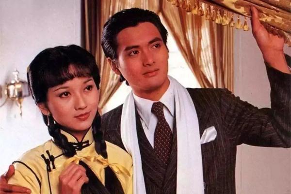 “许文强”重返上海滩，还在晨跑！网友：求偶遇