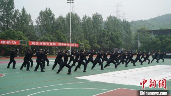 重庆举行监狱系统警务技能大比武 监狱警察上演技能“巅峰对决”