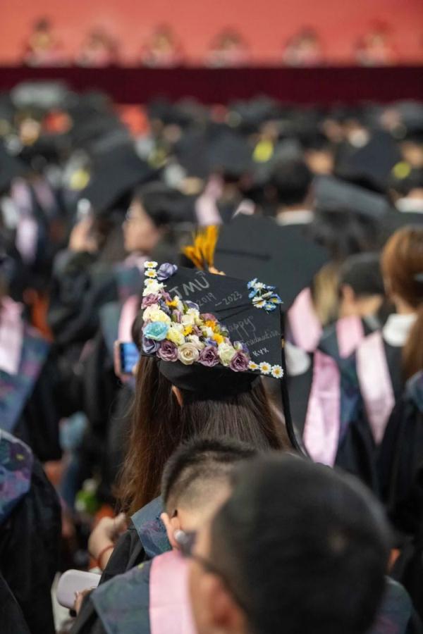 “延毕”校长的最后一次“唠叨”！这场毕业典礼惊现16个萌娃