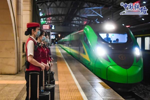 夜间运行的复兴号动卧，有什么不一样？