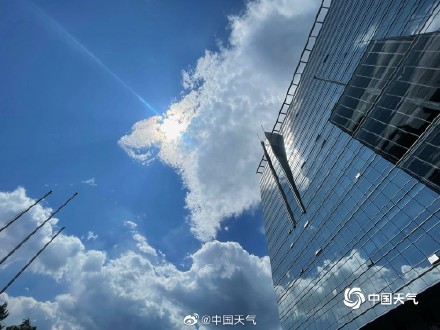 北京惊艳冷涡蓝遇上七彩云