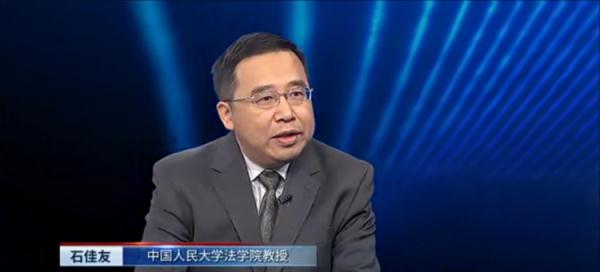 挖呀挖！警方动用挖掘机连夜挖出数十万赃款……