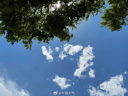 北京惊艳冷涡蓝遇上七彩云