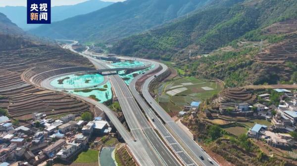 结束两地间不通高速公路的历史 云南永（仁）大（姚）高速今天正式通车