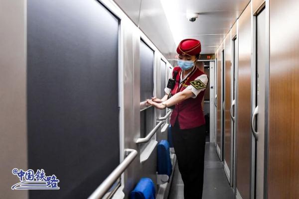 夜间运行的复兴号动卧，有什么不一样？