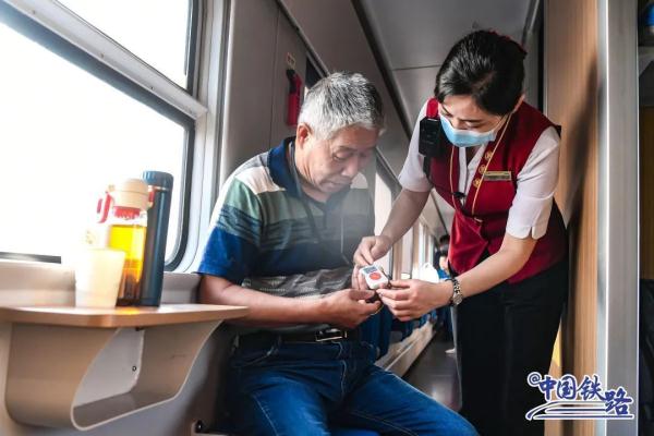 夜间运行的复兴号动卧，有什么不一样？